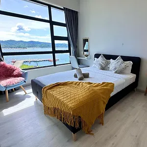 Jesselton Quay: Sea View With Pool And Wi-fi Apartment Kota Kinabalu